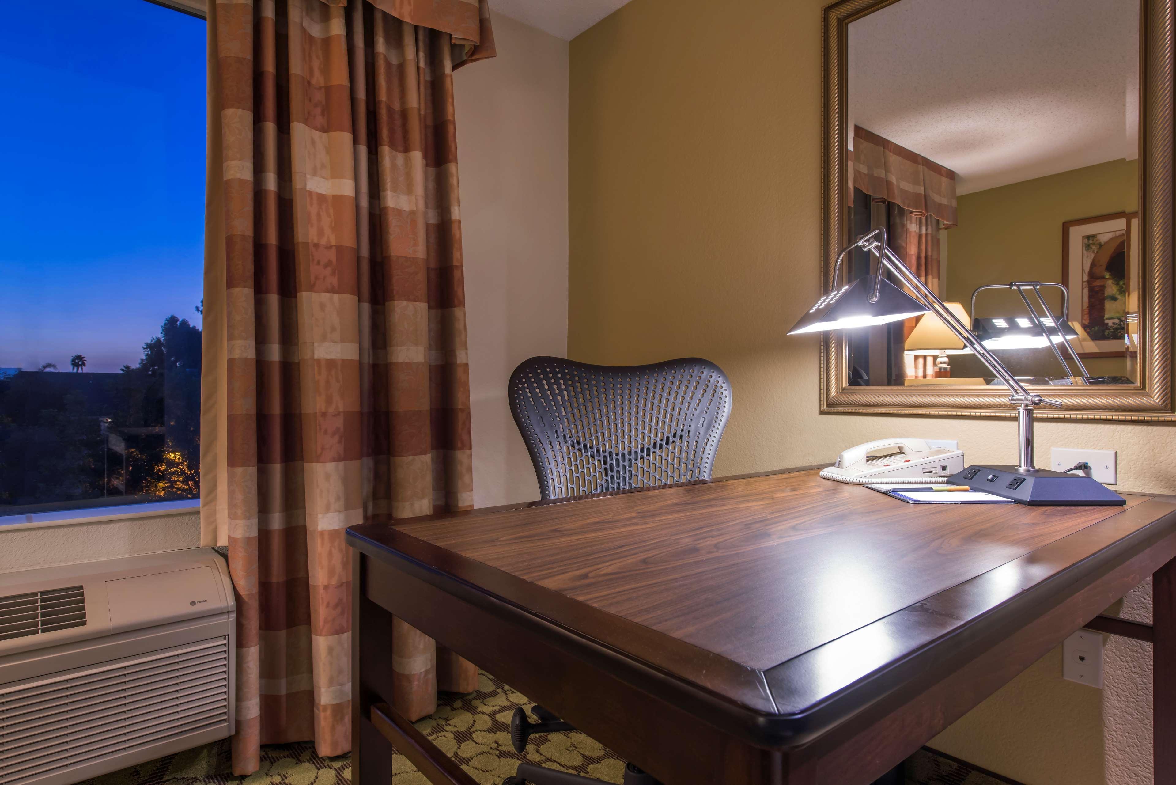 Hilton Garden Inn Arcadia/Pasadena Area Bagian luar foto